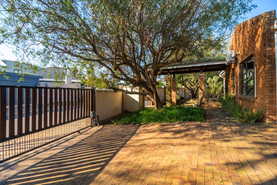 5 Bedroom Property for Sale in Vredekloof Heights Western Cape